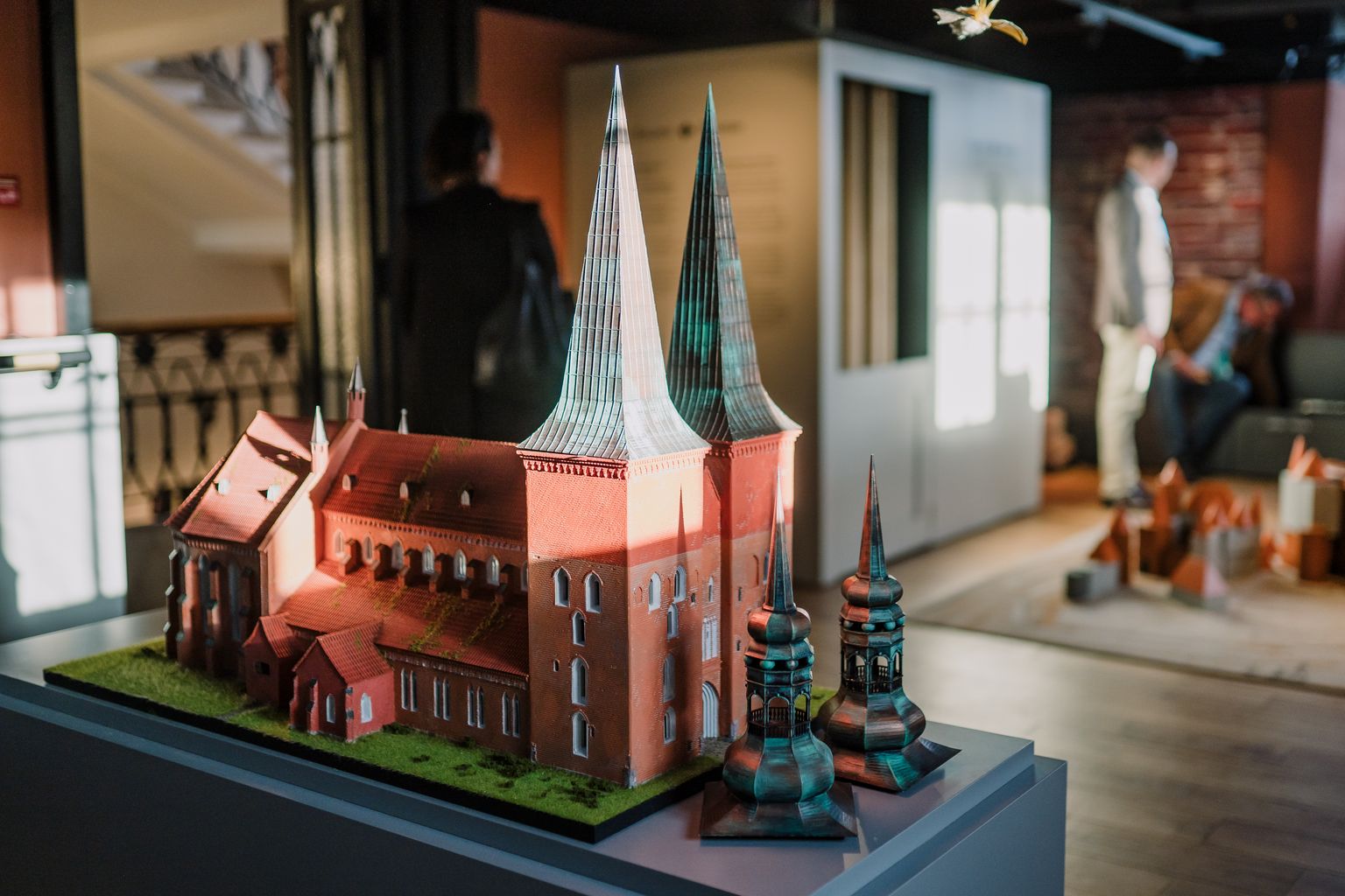 Tartu Ülikooli muuseumi näitus «Toomkiriku saladuste kamber».