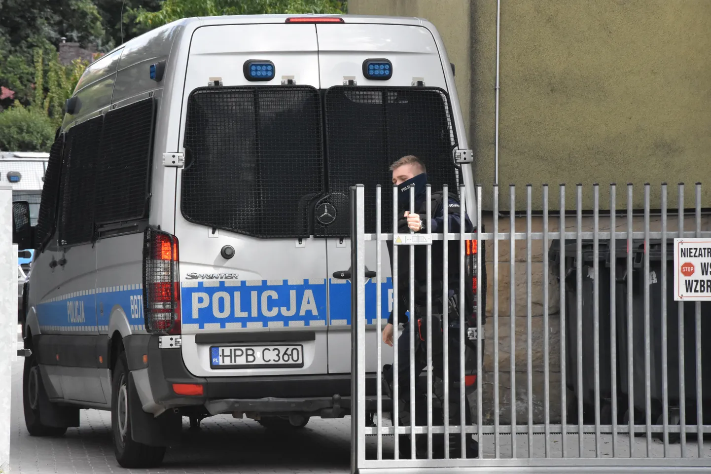 Politseiauto Poolas. Pilt on illustreeriv.