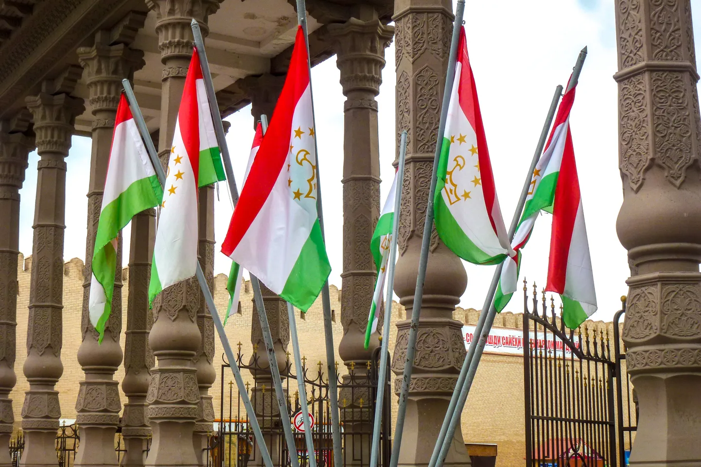 Флаг Таджикистана. Иллюстративное фото.