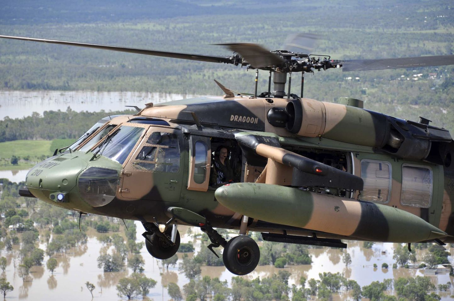 Julia Gillard armee helikopteri pardal.