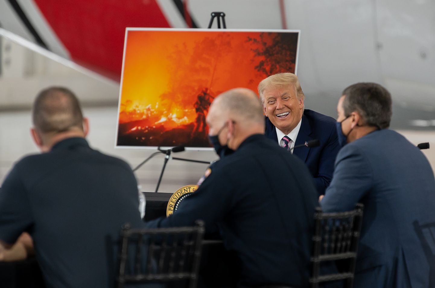 USA president Donald Trump külastamas metsapõlengutest räsitud California osariiki.