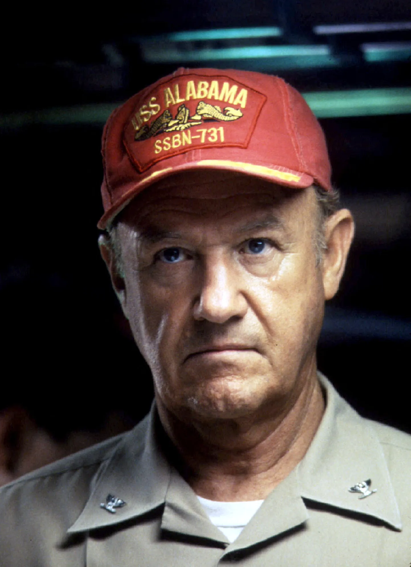 Gene Hackman 1995. aasta filmis «Crimson Tide» («Punane oht»), kus ta kehastas USA allveelaeva USS Alabama kaptenit Frank Ramseyt.