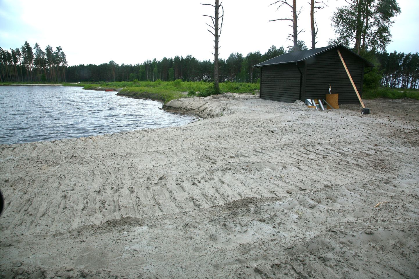 Pärnu uue golfikeskuse Pärnu Bay Golf Resort rajamine on jõudnud niikaugele, et käsil on klubihoone vundamendi ehitamine; seoses protsesside venimisega on keskuse avamine siiski lükatud 1. juunilt suve lõppu.