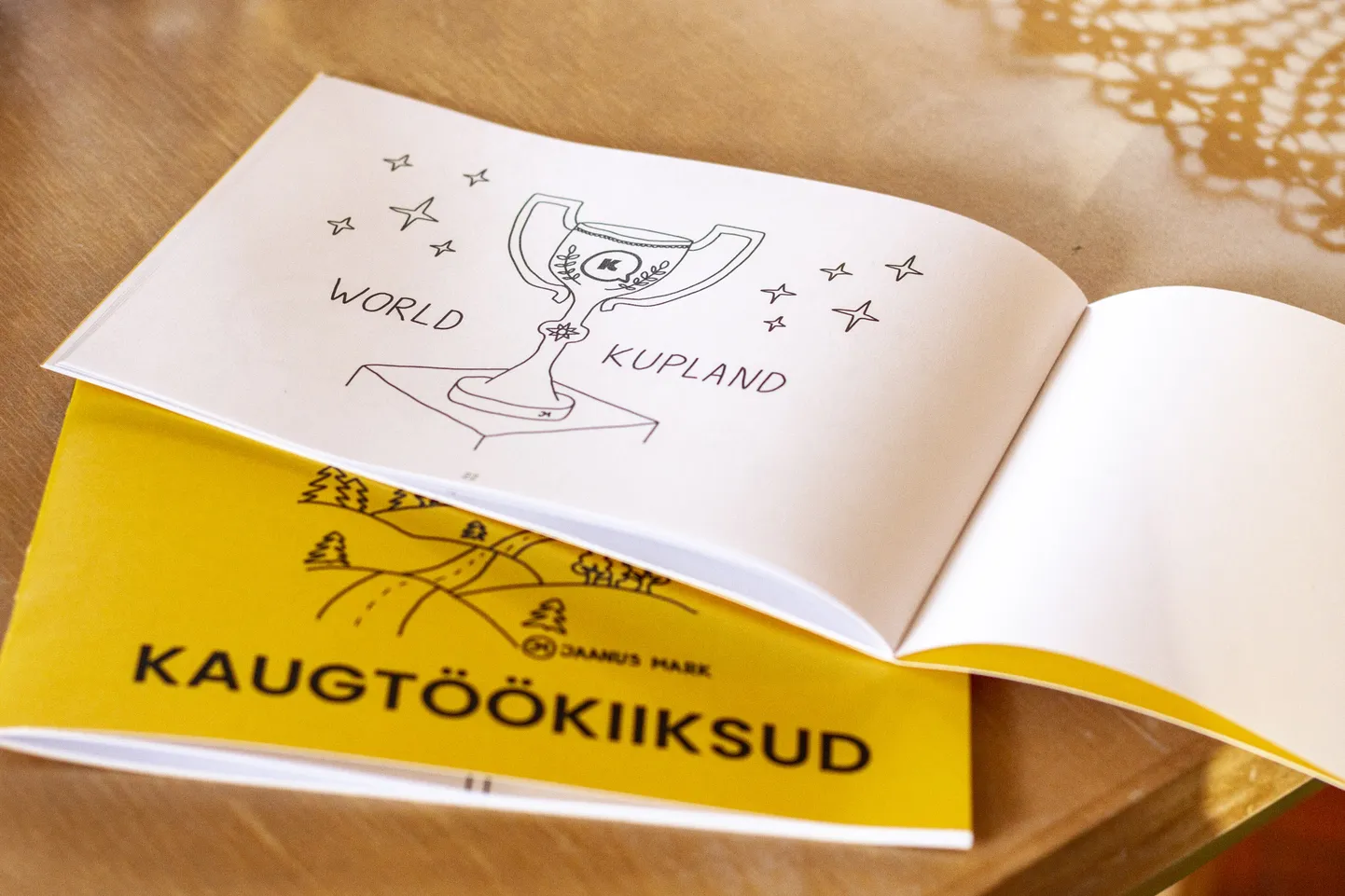 Karikatuuri- ja koomiksiraamat «Kaugtöökiiksud».