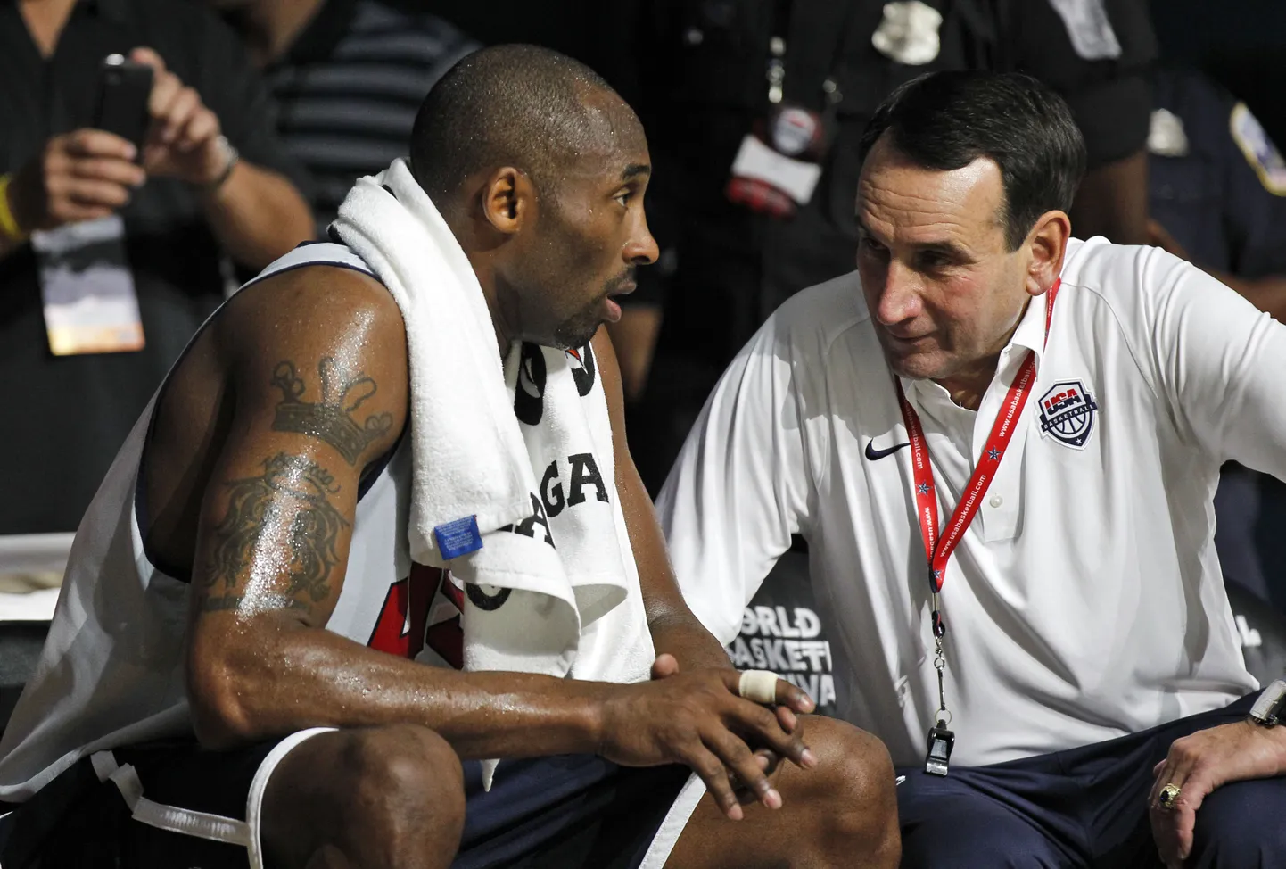 Kobe Bryant vestlemas Mike Krzyzewskiga.