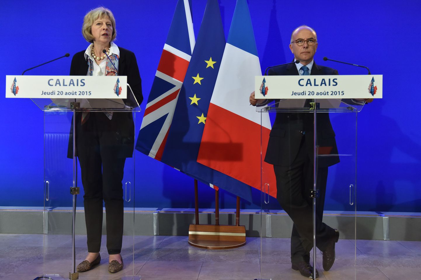 Vasakul Theresa May, paremal Bernard Cazeneuve
