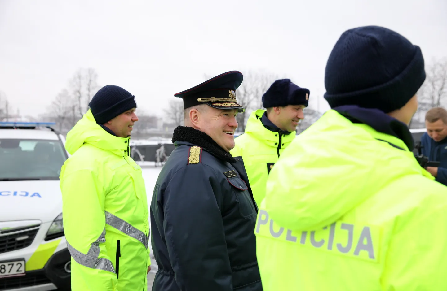 Начальник Госполиции Интс Кюзис (в центре)