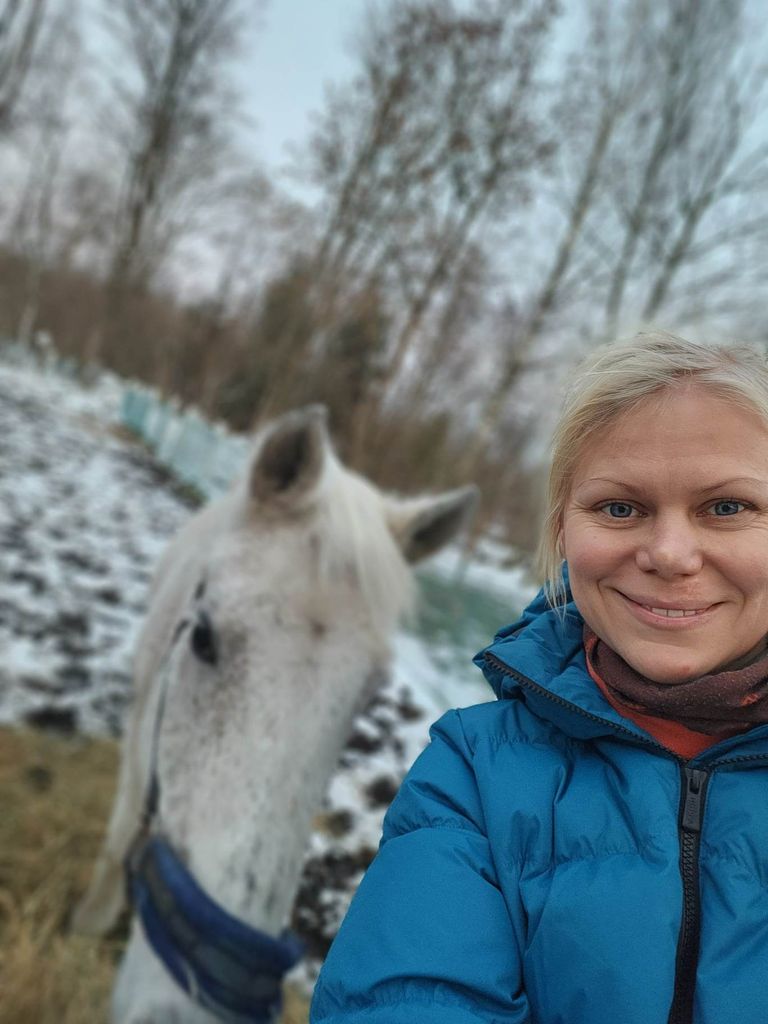 Heidi Hanso koos 1. detsembril 31-aastaseks saanud hobusega.