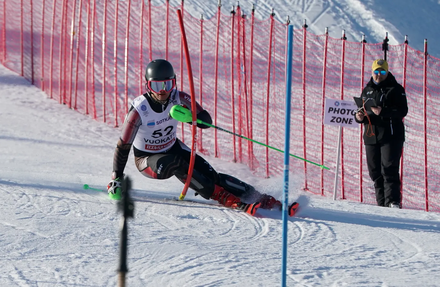 Gustavs Harijs Ābele piedalās kalnu slēpošanas slaloma sacensībās Eiropas Jaunatnes Ziemas Olimpiādē Vuokatti pilsētā Somijā.