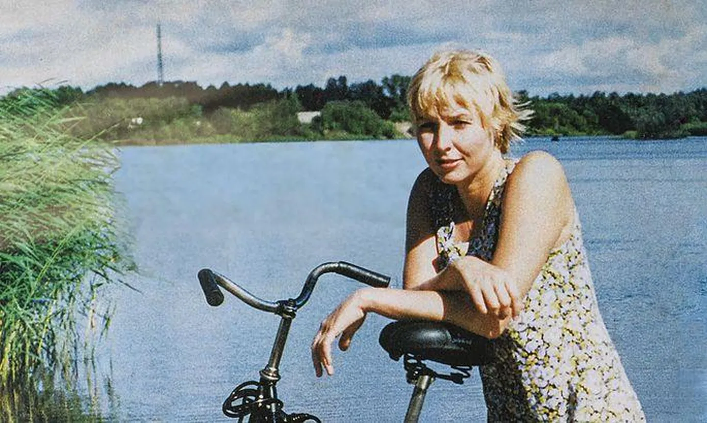 Piret Tali vanaema Marie jalgrattaga.