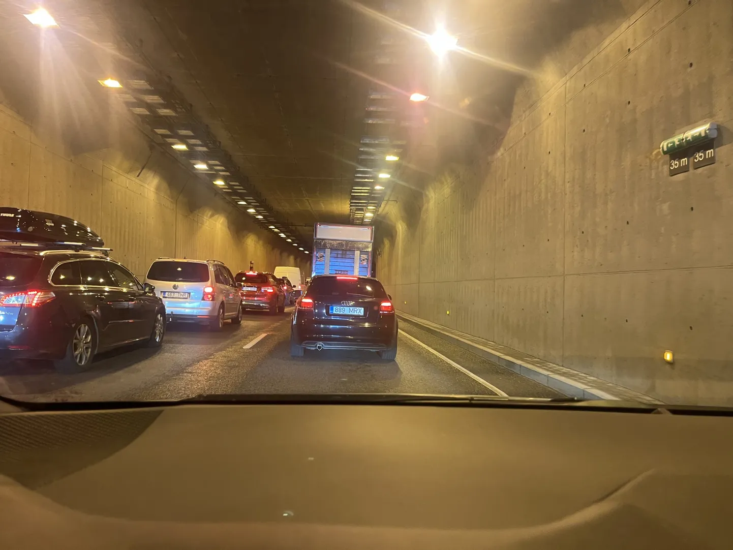 Täna hommikul toimus Tallinnas Ülemiste tunneli ees avarii.