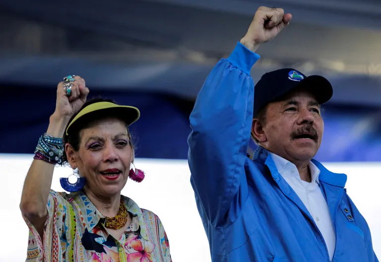 Daniel Ortega koos abikaasast asepresidendi Rosario Murilloga.