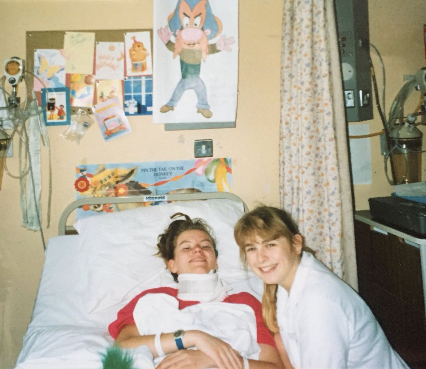 Liz Brown 1989. aastal Addenbrooke'i haiglas koos medõde Debbiega.