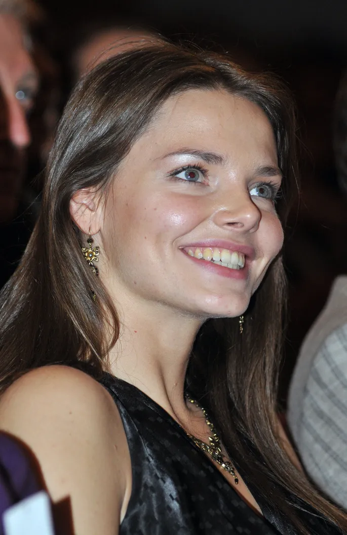 Кәрі әйелдің қынапшасындағы жас жыныс мүшесі