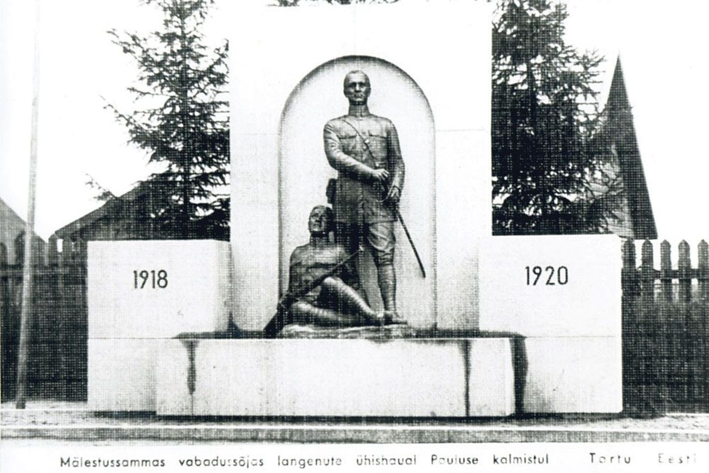 11. novembril 1934 avati Pauluse kalmistul vabadusvõitlejate mälestusmärk.