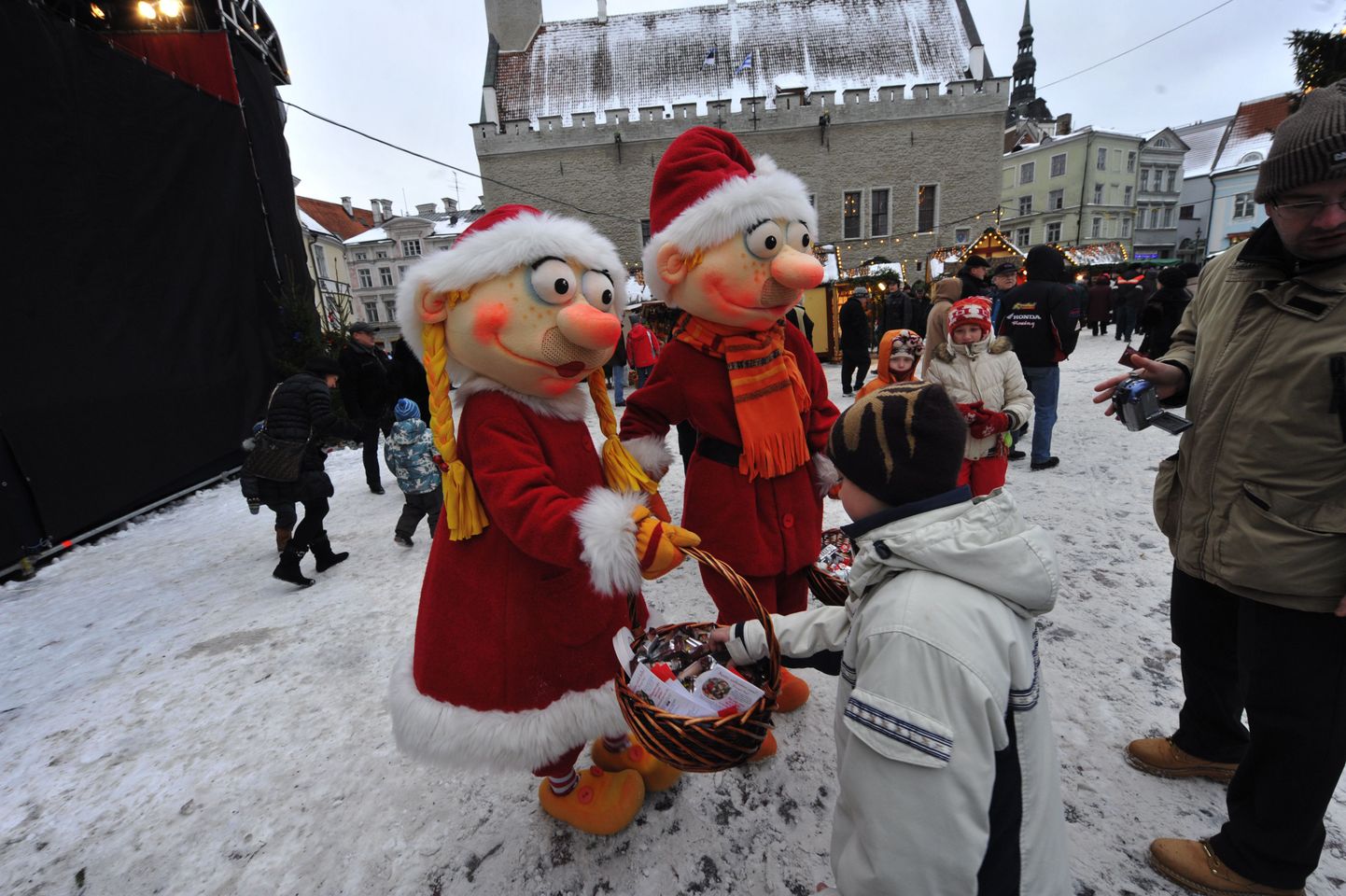 Рождественская ярмарка на Ратушной площади в этом году открывается в субботу.