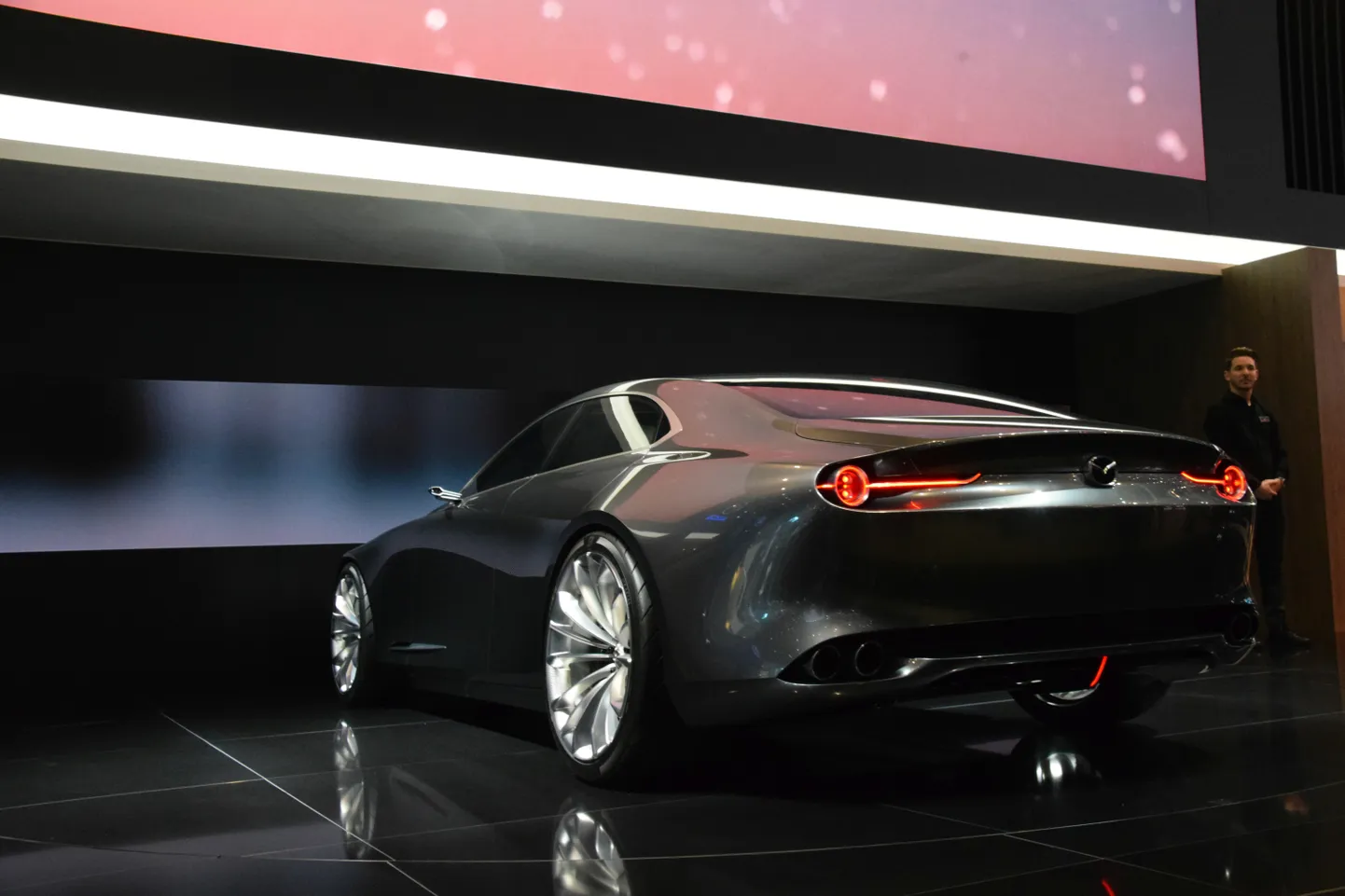 Mazda ideeauto Vision Coupe on lihtsalt sõnukirjeldamatult kaunis.