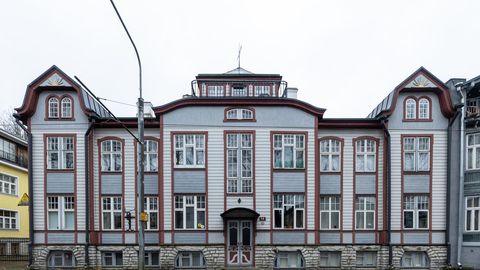 AEGRUUM ⟩ Linnapea Uessoni puidust majad