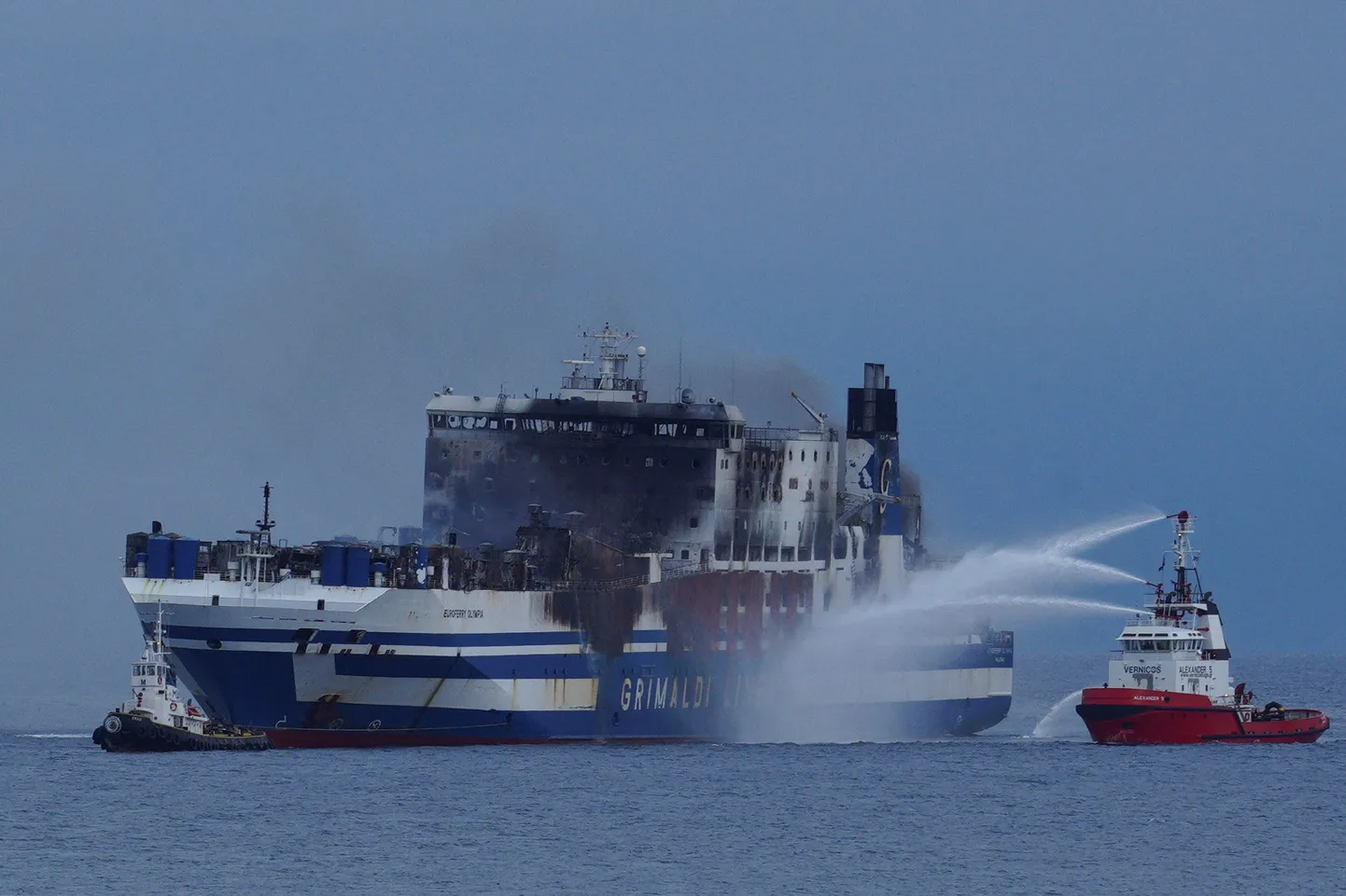 Põleva Euroferry Olympia päästmine merel.