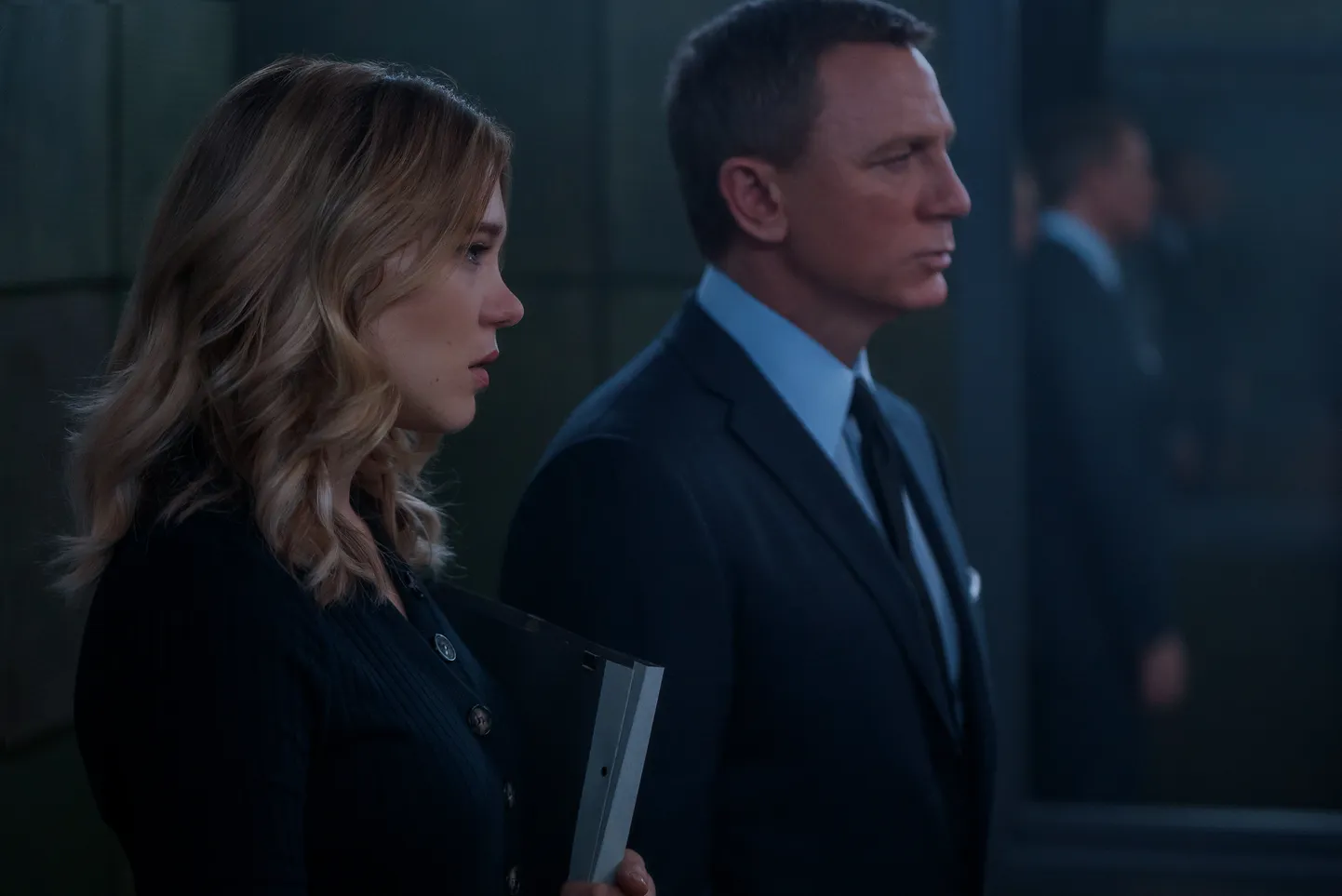 Daniel Craig James Bondina ja Lea Seydoux Dr. Madeleine Swannina 2021. aasta filmis «No Time to Die» («007: Surm peab ootama»), mis on seni viimane film, kus superagent 007 maailma päästab