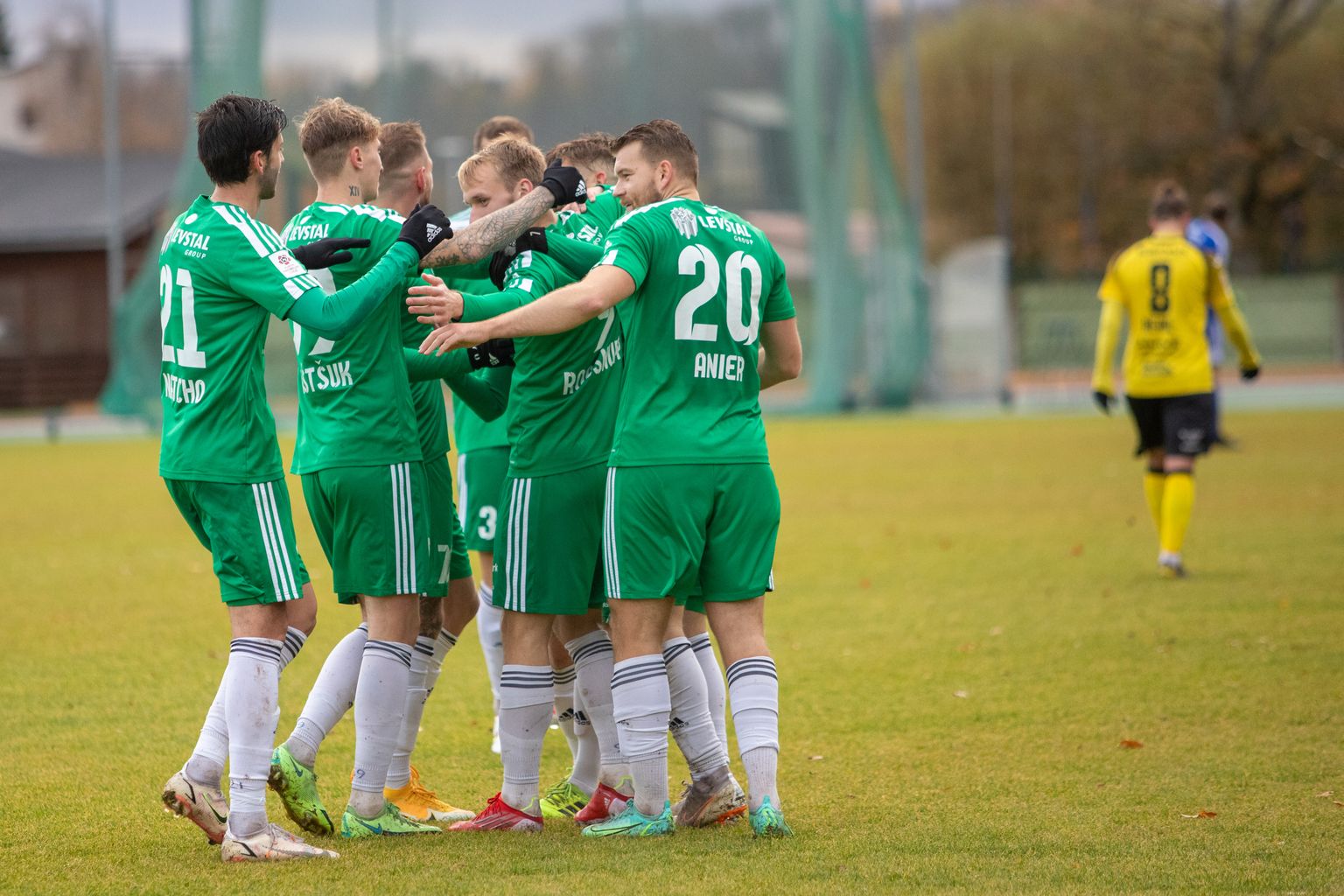 Tallinna FCI Levadia mängijad väravat tähistamas.
