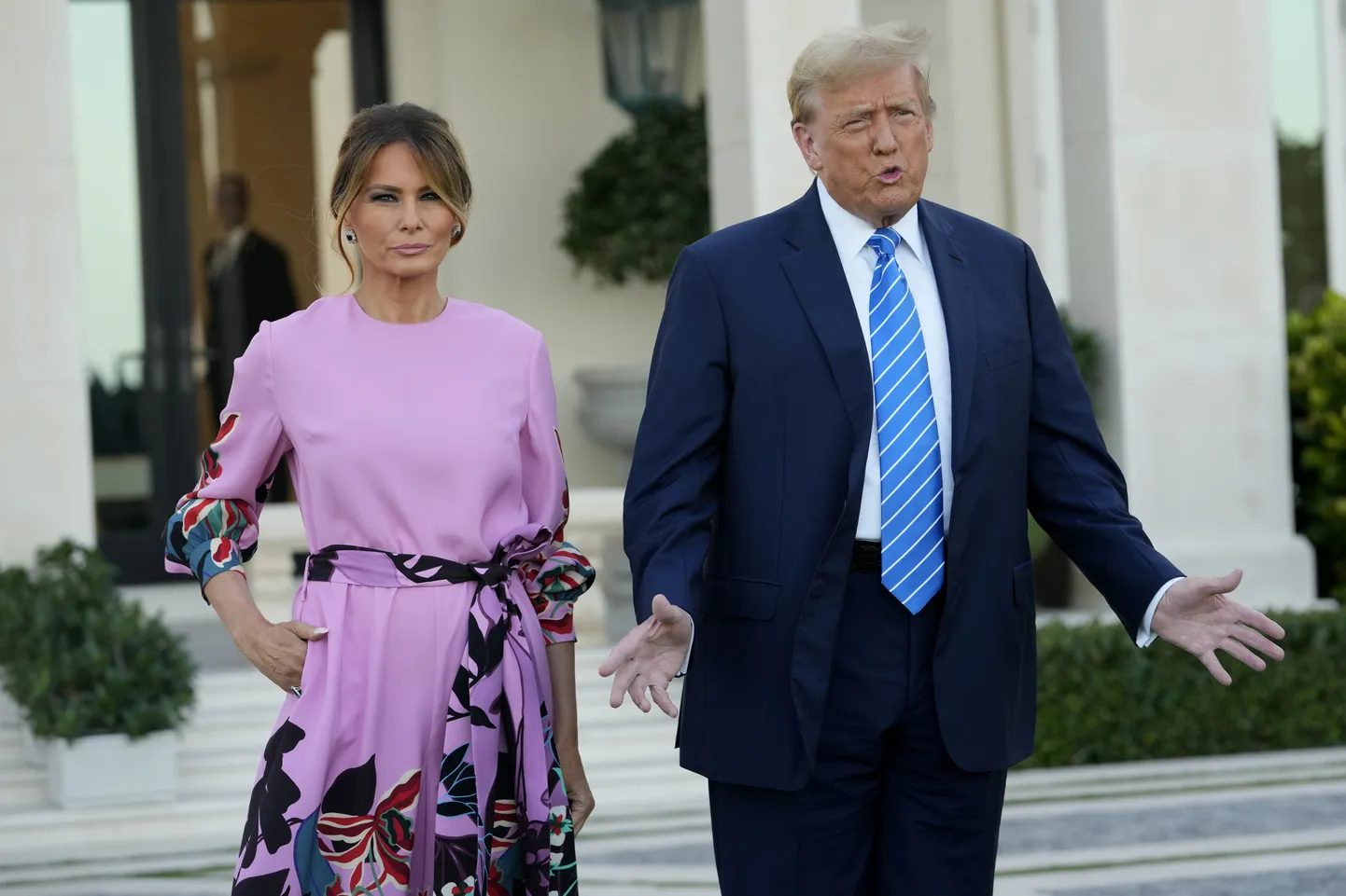 USA endine president Donald Trump koos abikaasa Melaniaga laupäeval Floridas Palm Beachil enne kampaaniarahastajatele korraldatud õhtusööki.