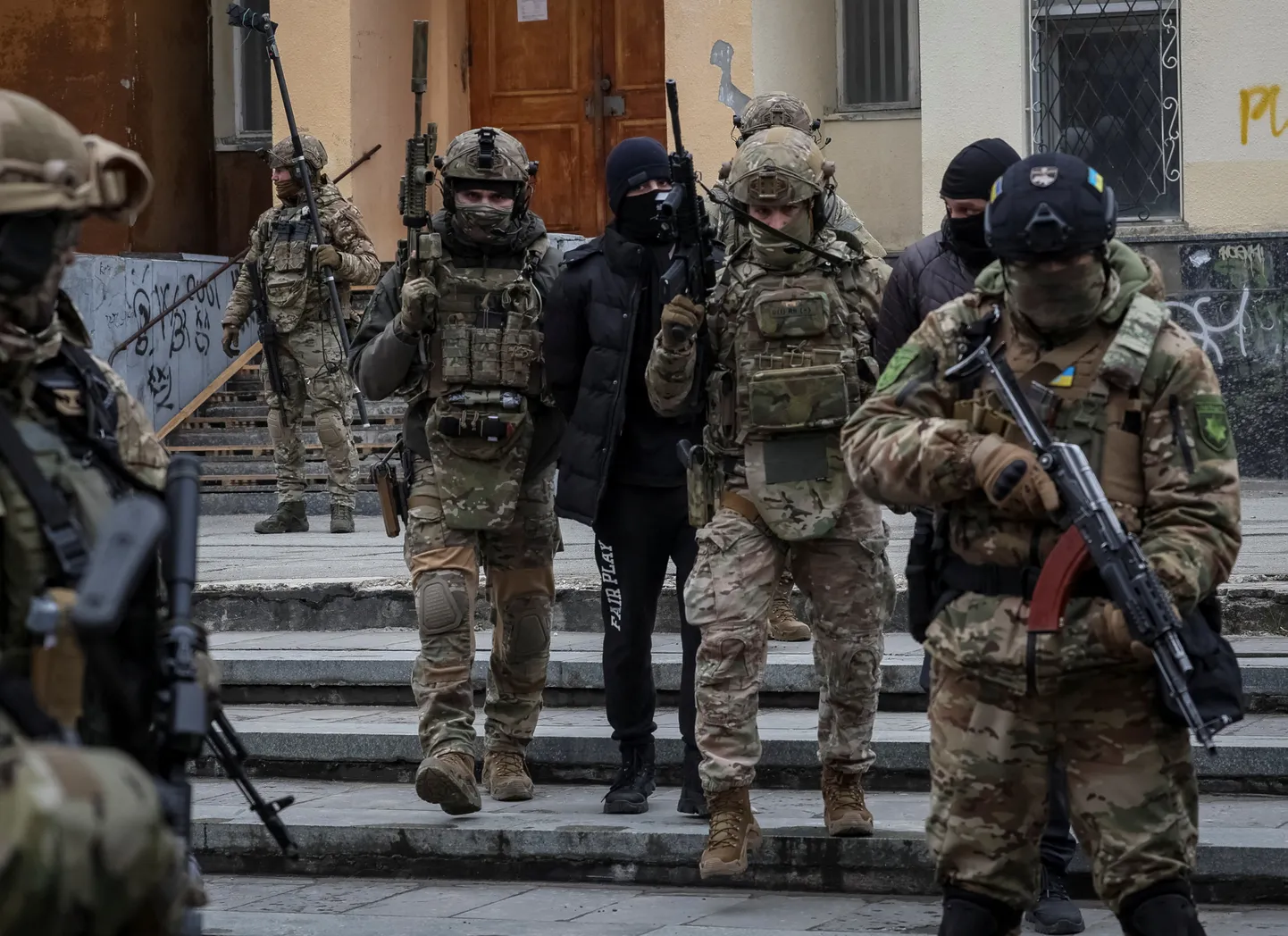 Ukraina ajateenistujad peavad ühisõppusi relvajõudude, rahvuskaardi ja Ukraina julgeolekuteenistuse (SBU) osalusel Valgevene piiri lähedal.