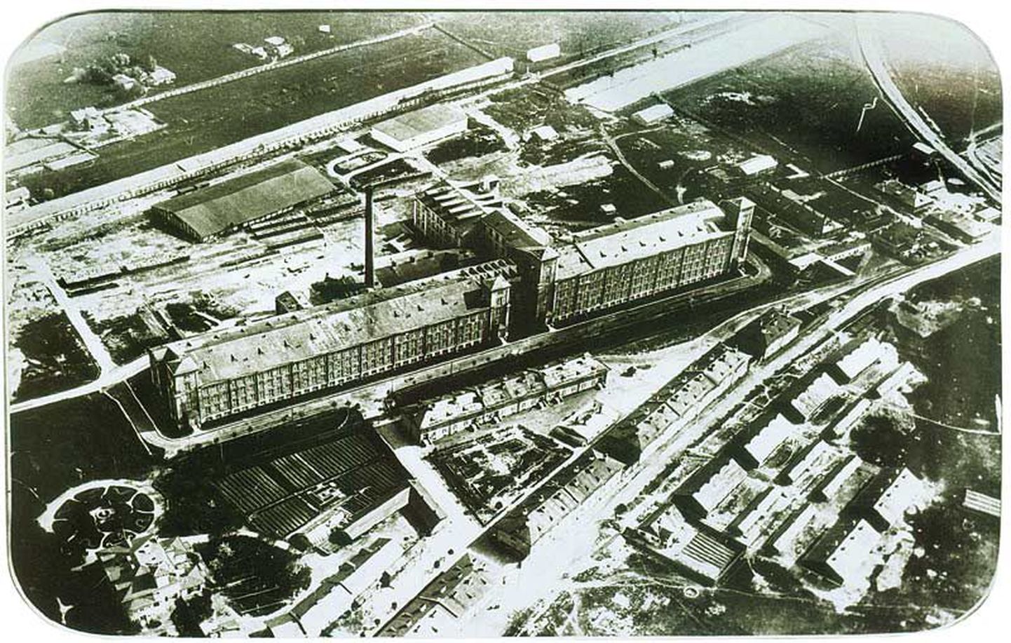 Koplis Sitsi tänaval asunud Balti puuvilla ketramise vabriku üldvaade umbes 1915. aastal.