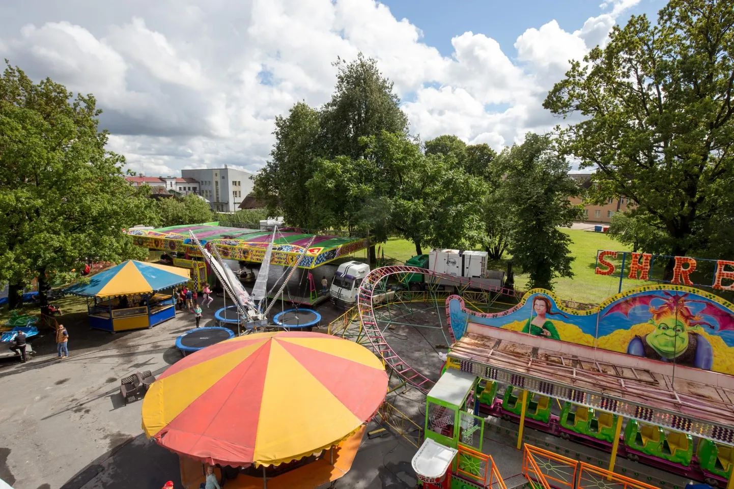 Viljandi turuplatsil oli lõbustuspark viimati 2016. aastal. Nüüd tahab tivoli taas turuplatsile kolida. Samal ajal käivad linnas teetööd.