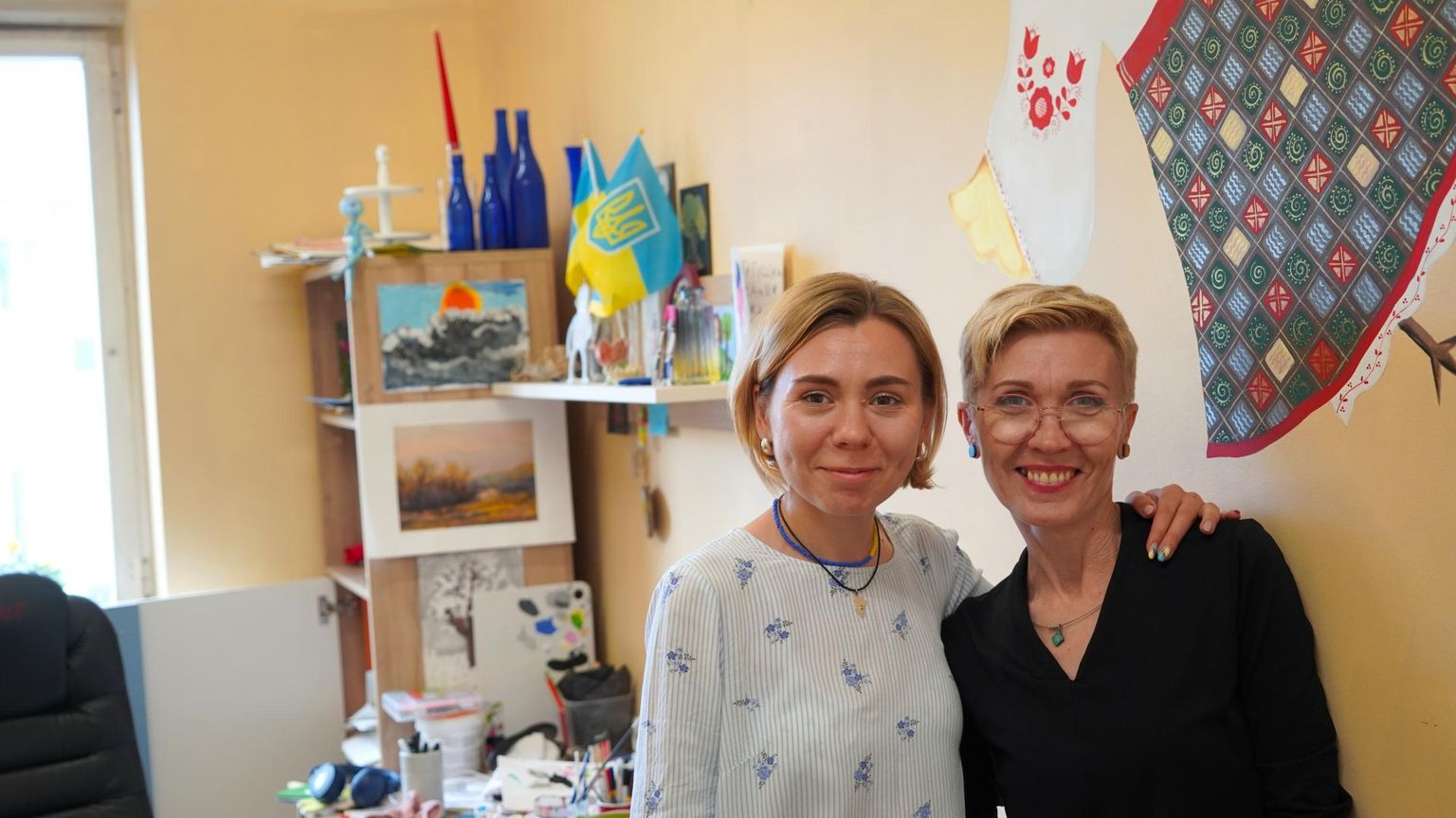 Alina Timohhina (vasakul) ja Olena Fedossova seadsid oma stuudio üles Võru loomemajja Liiva-ATE.