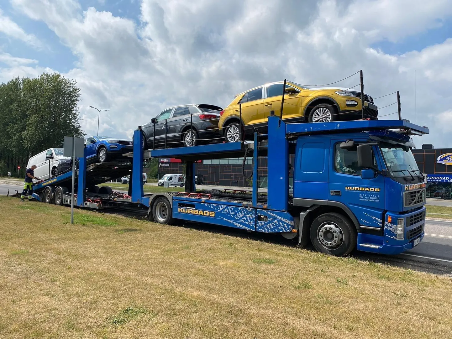 Hoolimata uute autode tootmise ja tarne raskustest, saabus neid mullu Viljandi Volkswageni esindusse nii palju, et müügiks jagus neid üle Eesti.