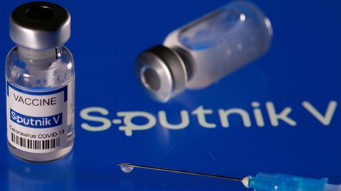 EUobserver рассказал о смерти четырех россиян после вакцинации «Спутником V»