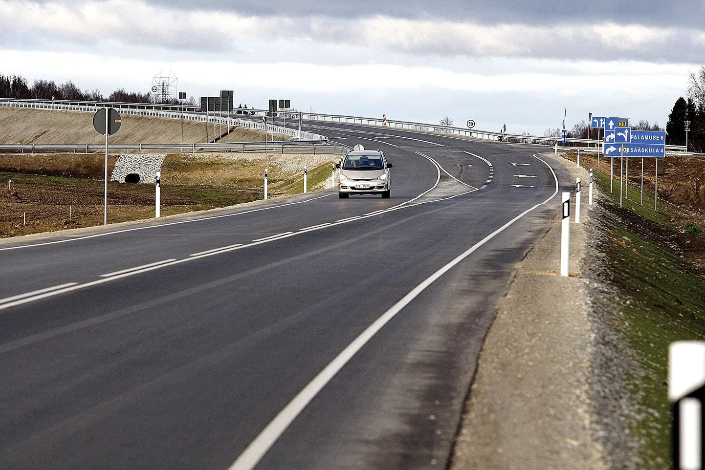 Värske liiklussõlm ja viadukt ei muutnud Piibe maanteed küll lühemaks, kuid sõit läheb nüüd kiiremini.