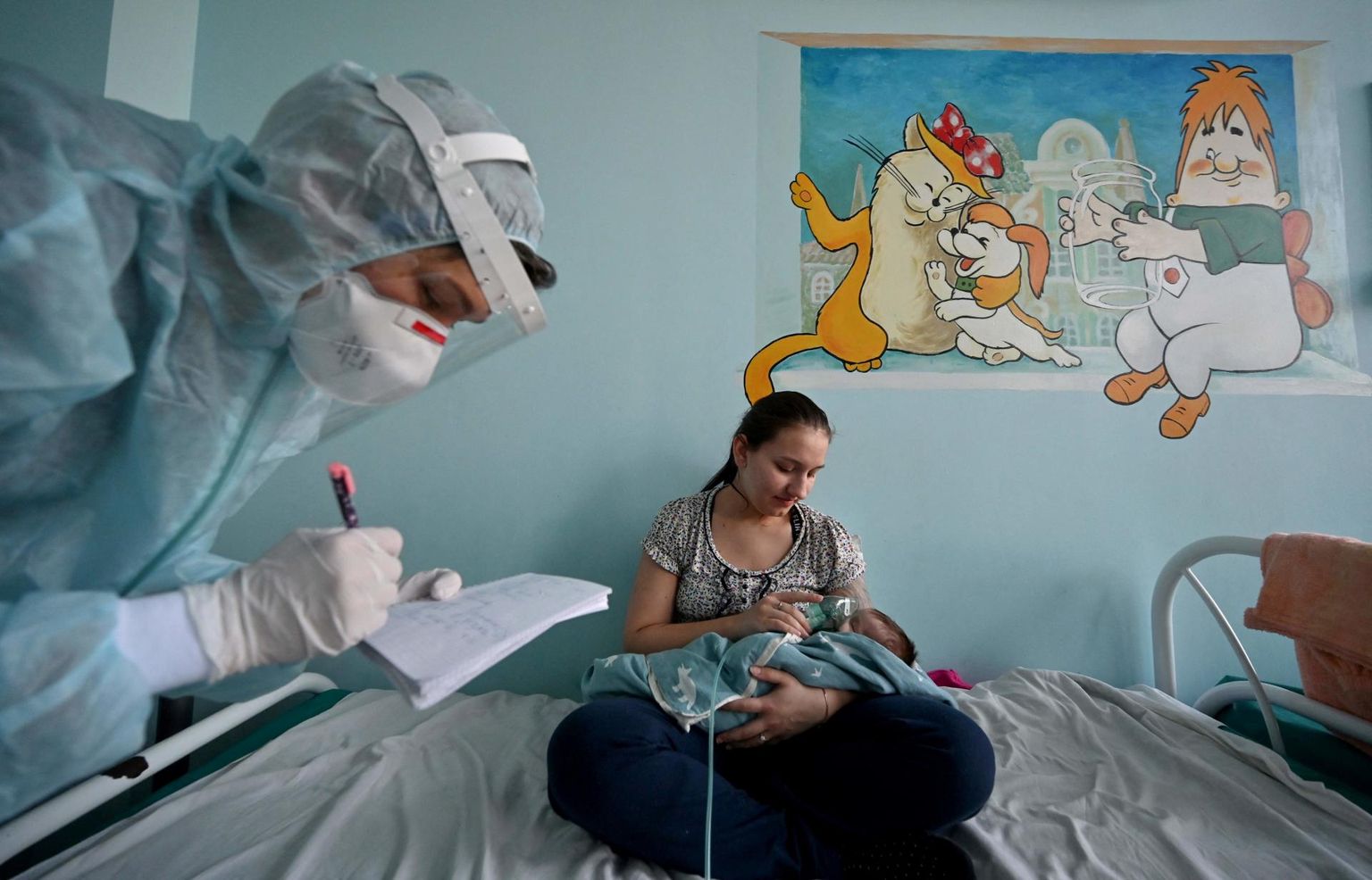Koroonaviirusega nakatunud laps Kiievi lastehaiglas. Ukraina haiglates napib koroonapatsientidele hapnikku. 