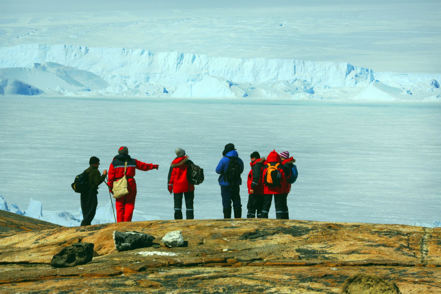 Polaaruurijad Antarktikas. Pilt on illustreeriv