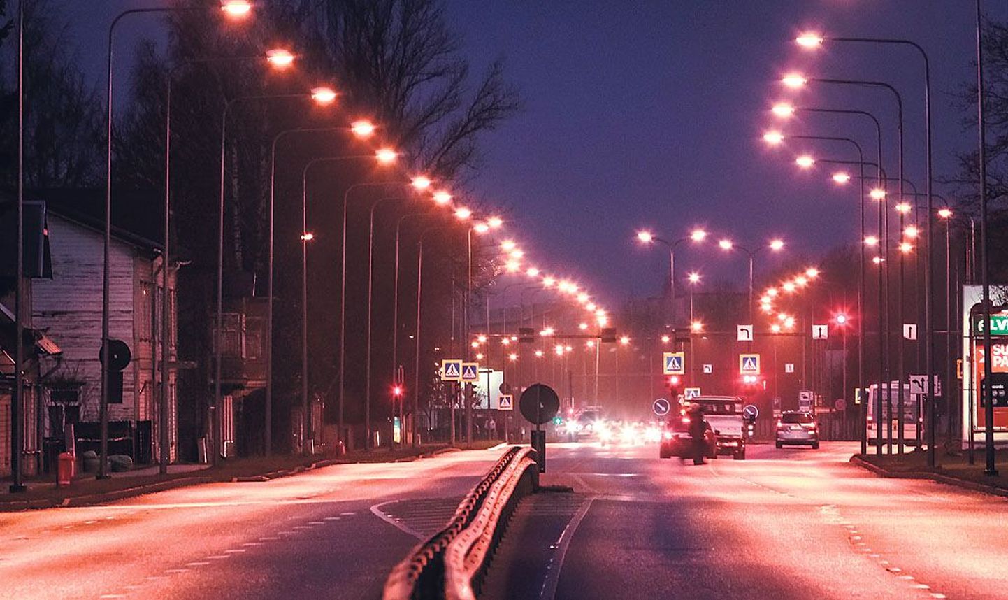 Öine Riia maantee. Kokku on AS Elwol Pärnu tänavatel praegu hooldada 8860 valgustit.