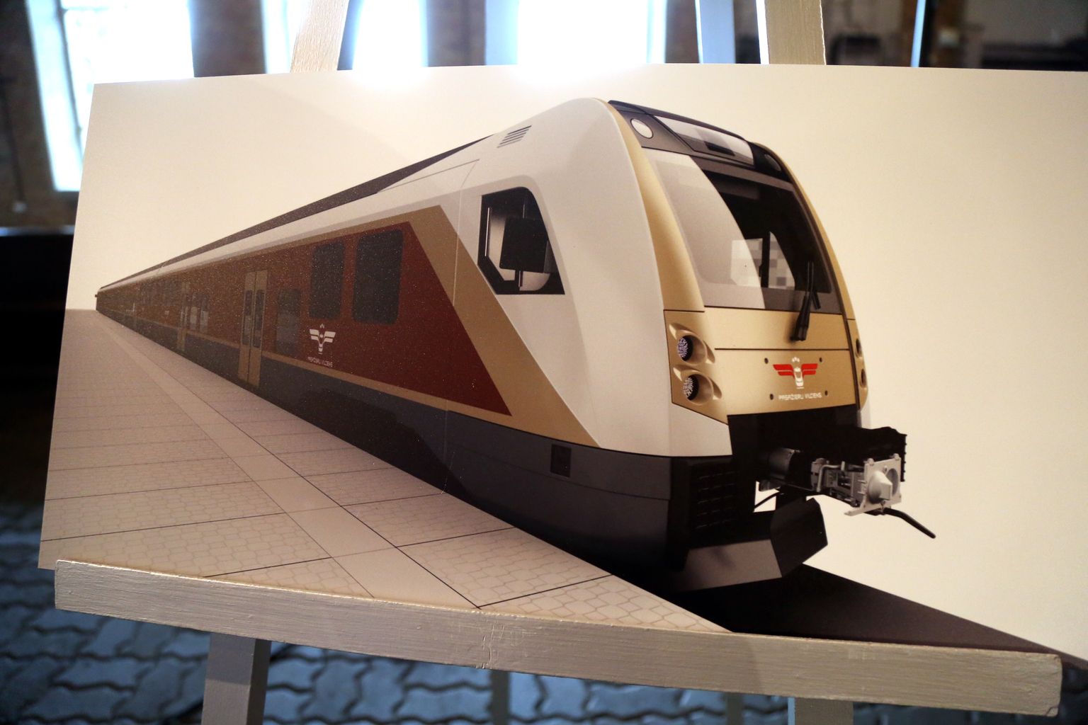 Latvijas Dzelzceļa vēstures muzejā notiek pasākums, kurā AS "Pasažieru vilciens" un "Škoda Vagonka" vadība paraksta līgumu par jaunu elektrovilcienu piegādi, kas Latvijā sāks kursēt 2022.gada pirmajā pusē.
