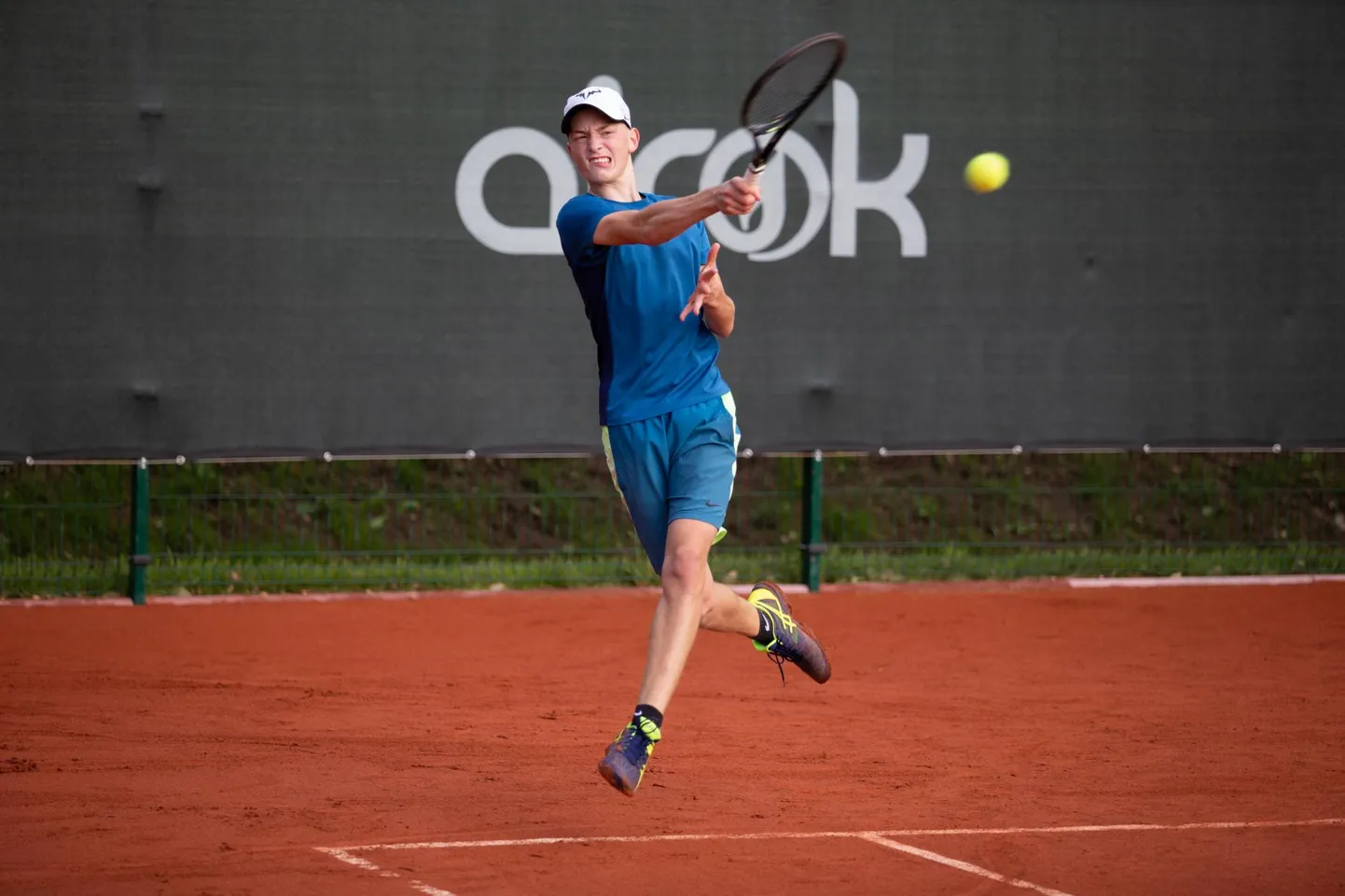 Mullune maakonna tennisemeister Markus Michelis kaitses läinud nädalal tiitlit.
