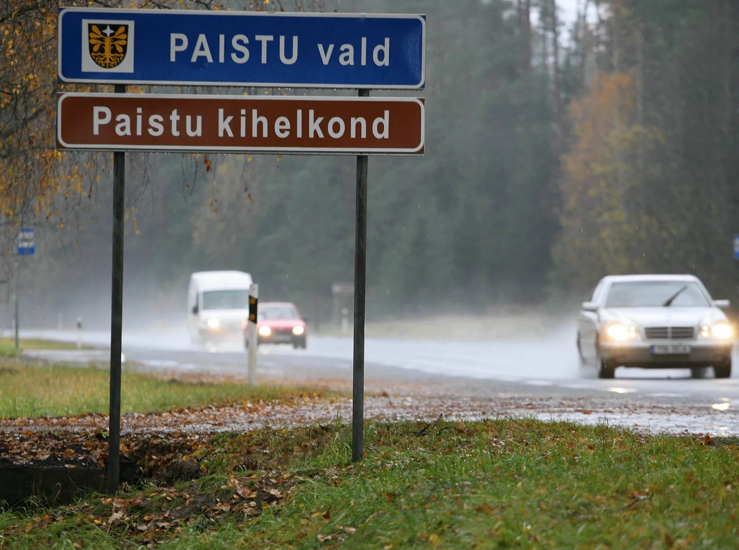 Paistu kihelkonna piir läks kunagi sealtsamast, kus praeguse kulgeb samanimelise valla piir.