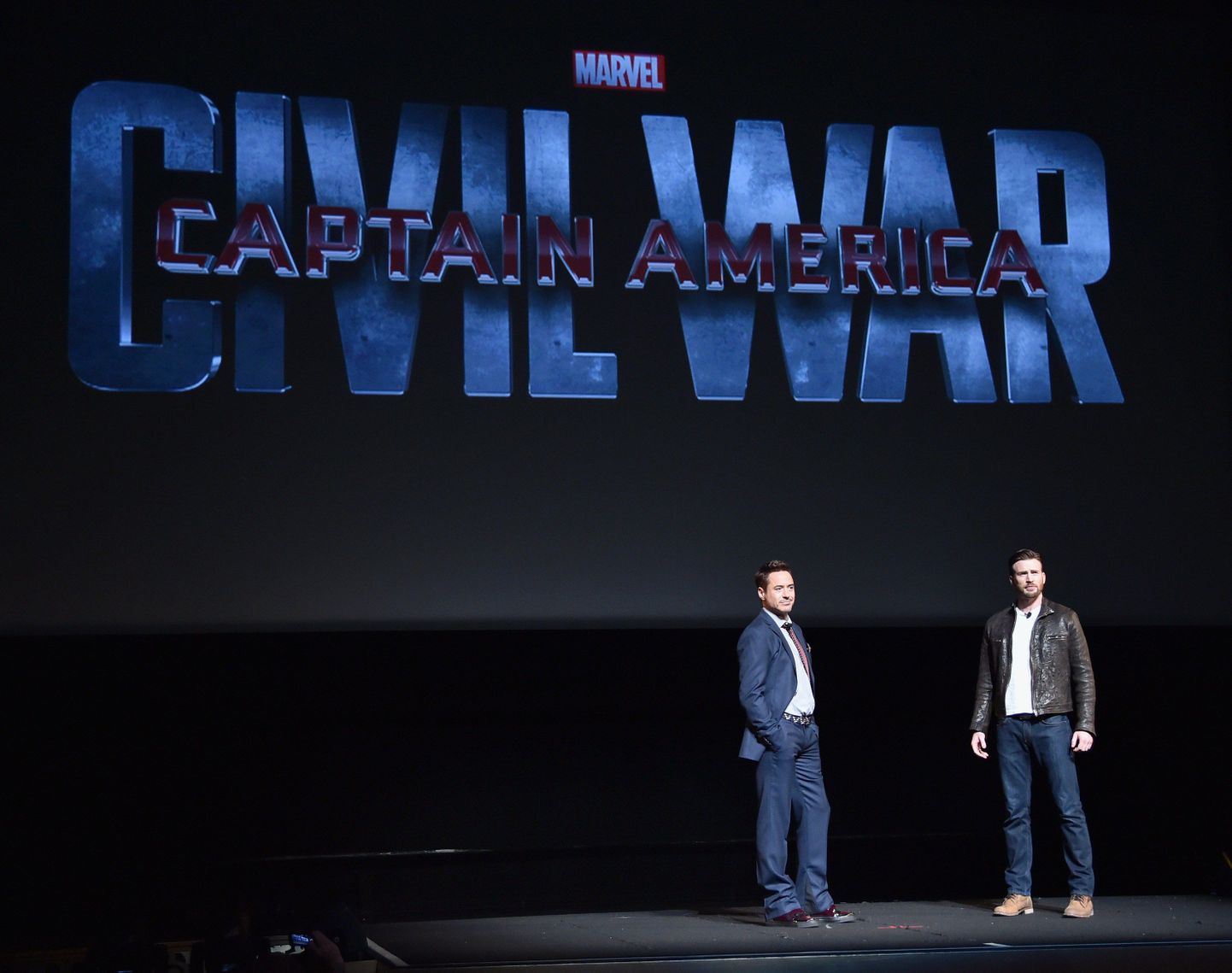 Robert Downey Jr. ja Chris Evans Marveli pressikonverentsil