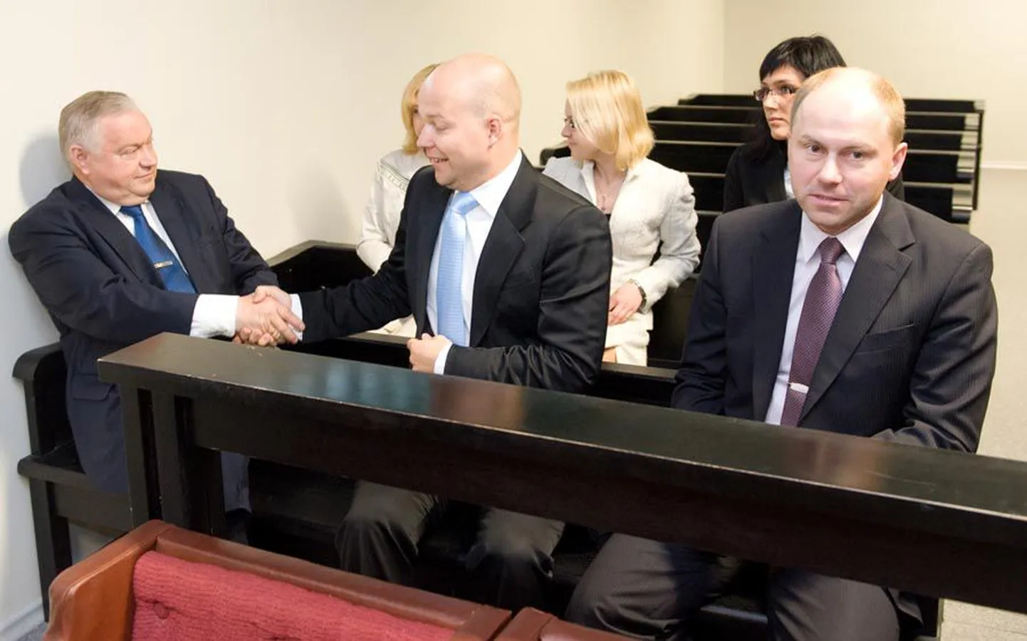 Mitu poliitikas ja õigusemõistmise valdkonnas arvamusliidrina tunnustatud inimest möönis eile pärast riigikogulase ja eksministri Villu Reiljani süüdi mõistva otsuse avalikustamist, et nad ei uskunud asjade seesugusesse käiku.