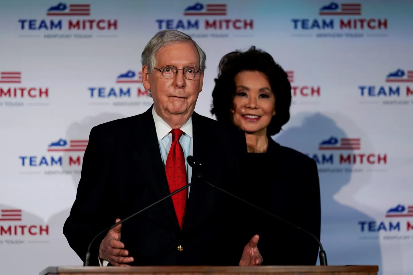 Edukalt kaitses kohta senati vabariiklaste juht Mitch McConnell.
