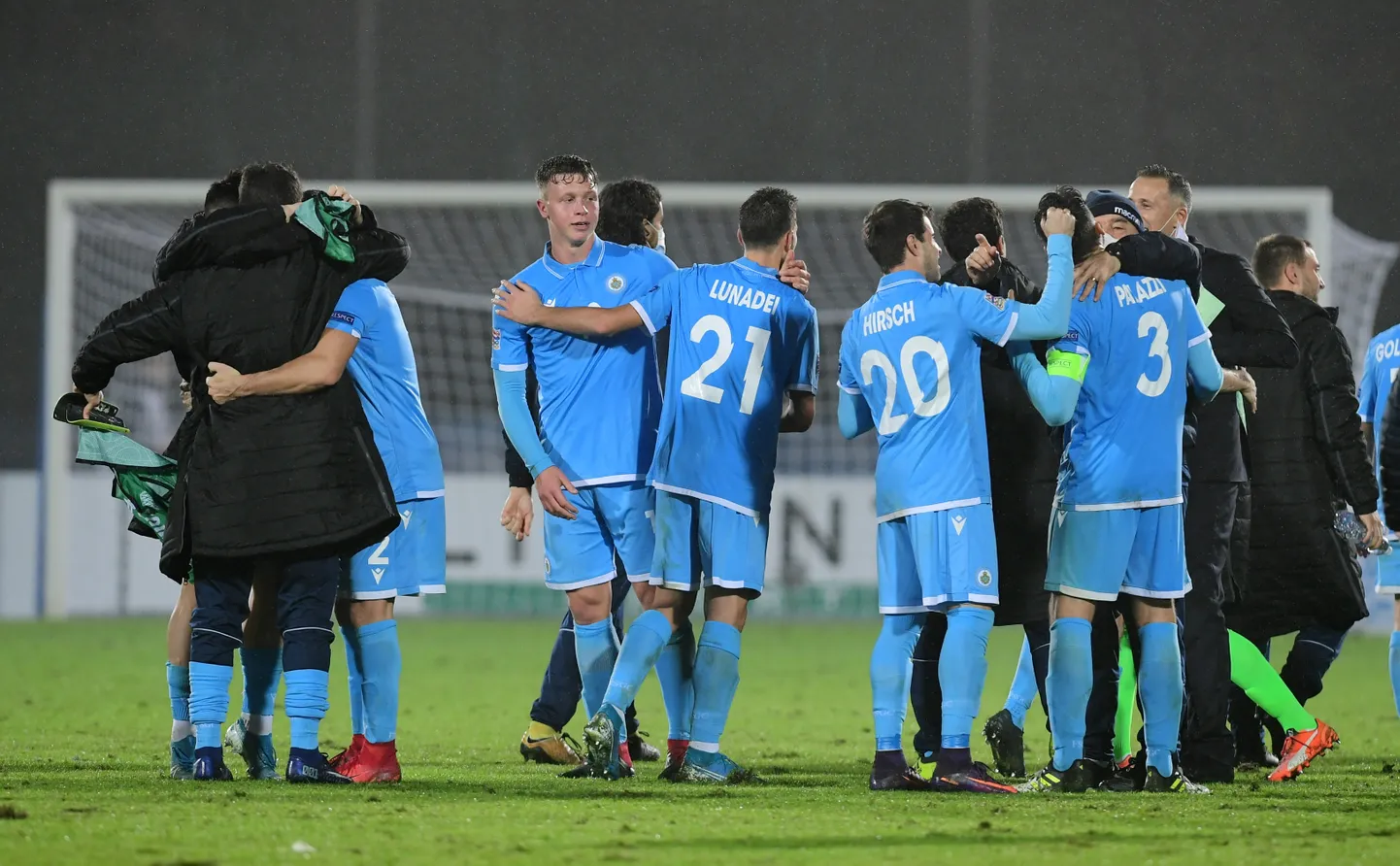 San Marino mängijad juubeldamas.