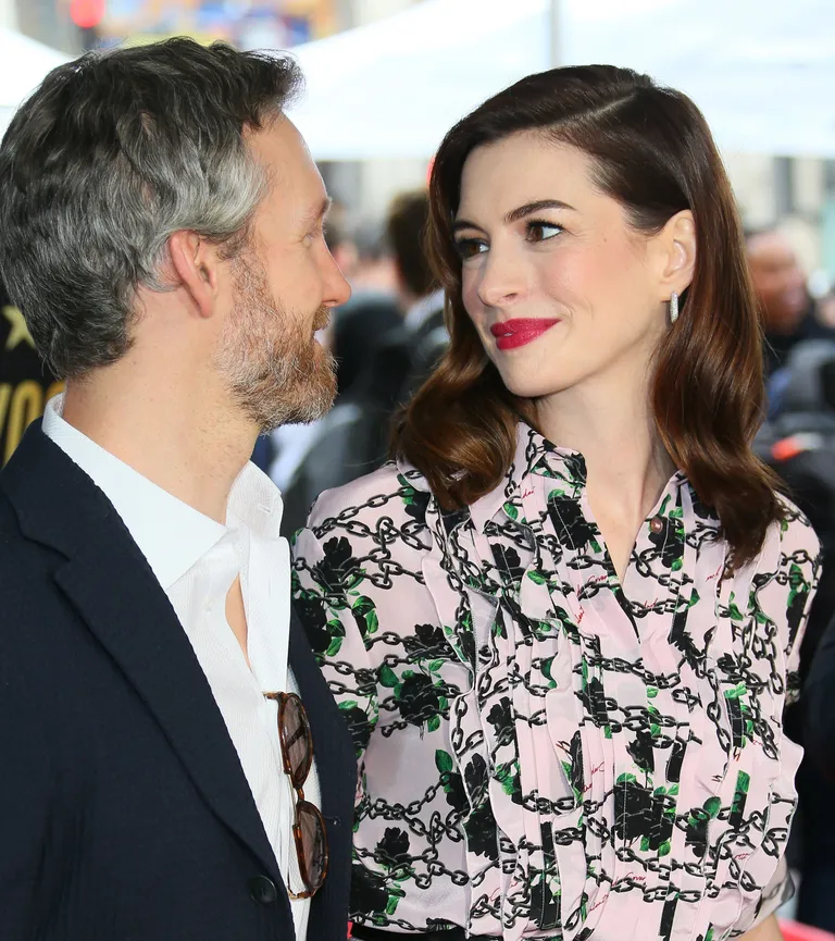 Anne Hathaway abikaasa Adam Shulmaniga.