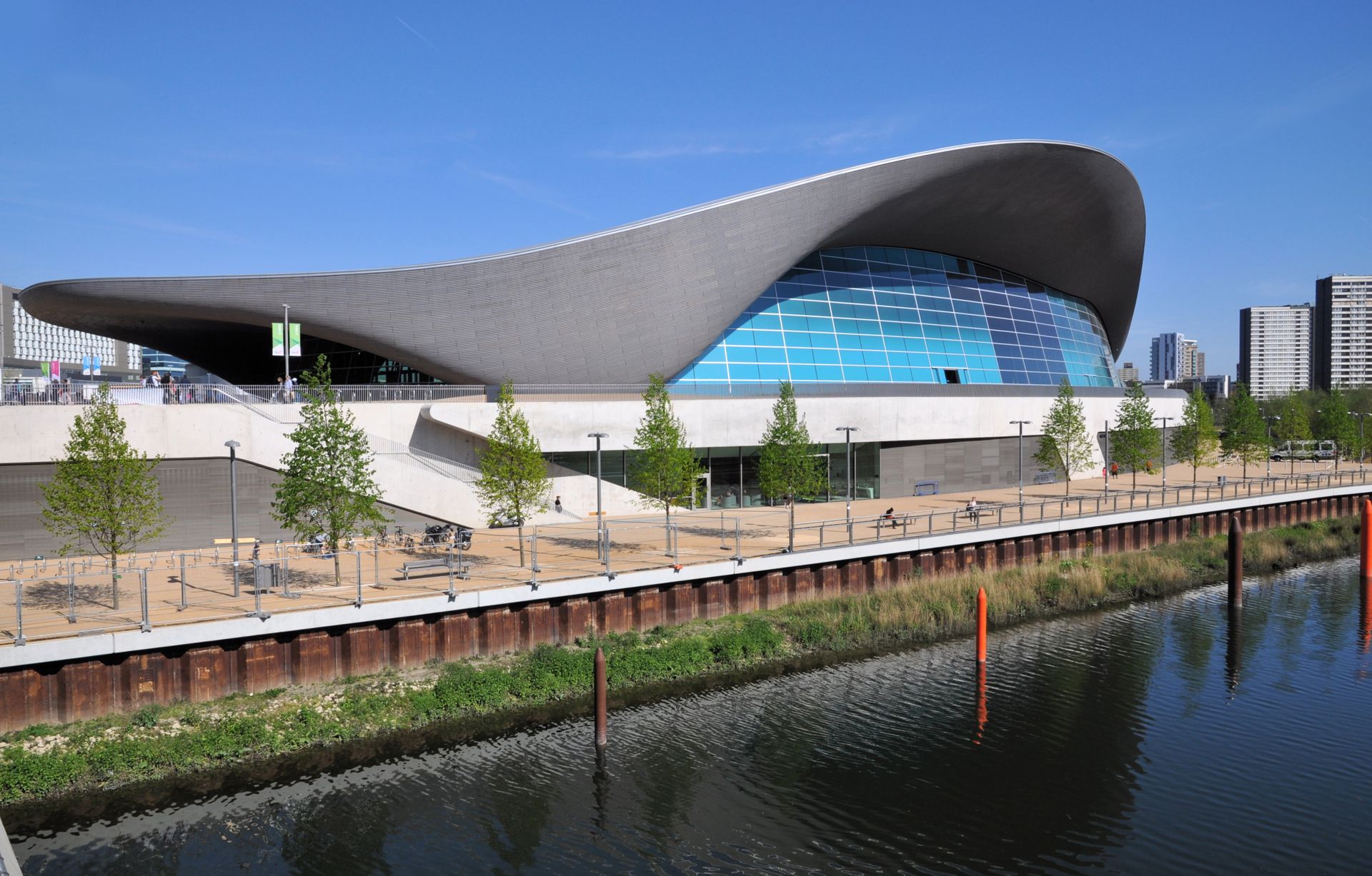 Center su. Водный стадион в Лондоне Заха Хадид. Акватик центр в Лондоне. Aquatic Centre. Заха Хадид центр и в Казахстане.