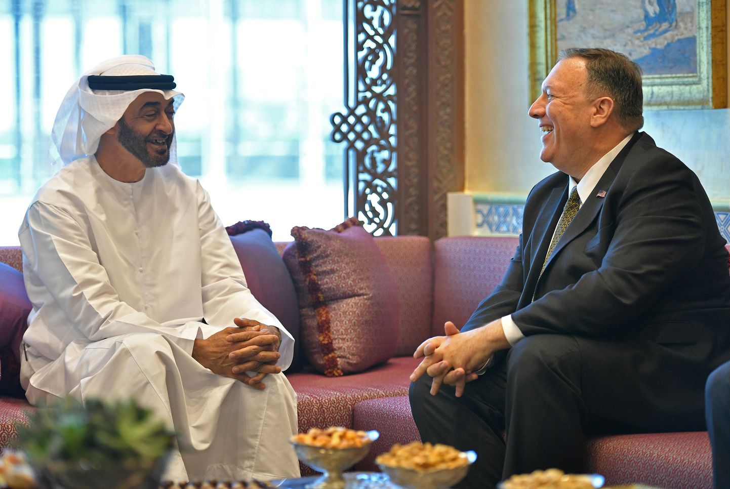 Araabia Ühendemiraatide 'de facto' valitseja kroonprints Mohammed bin Zayed al-Nahyan ja USA välisminister Mike Pompeo mullu septembris peetud kohtumisel Abu Dhabis. Pilt on illustreeriv.