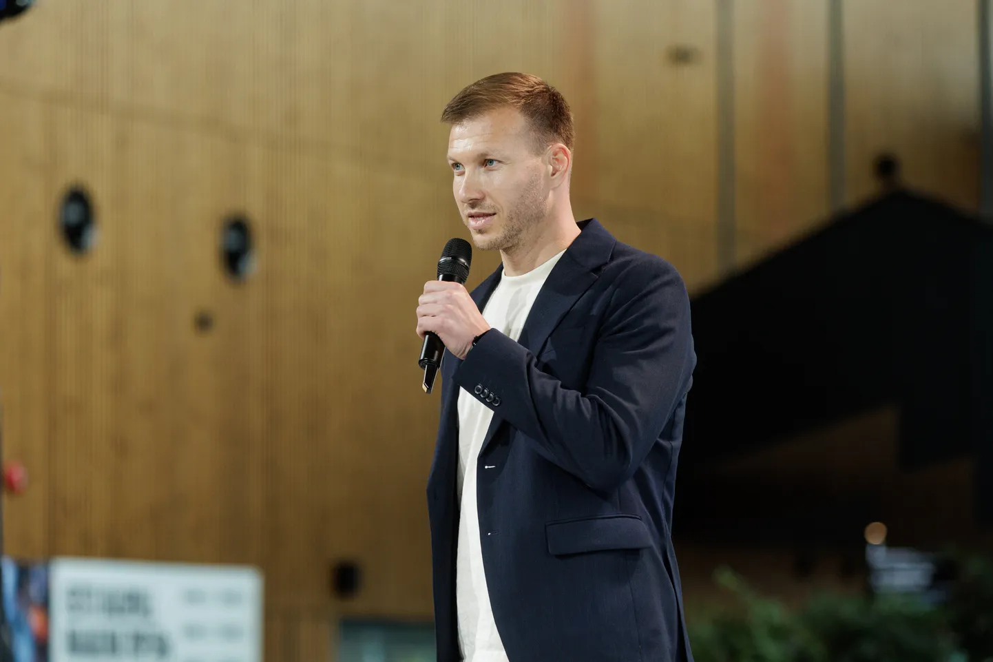 Ragnar Klavan 6. juunil Kruiisiterminalis korraldatud kampaaniaüritusel.