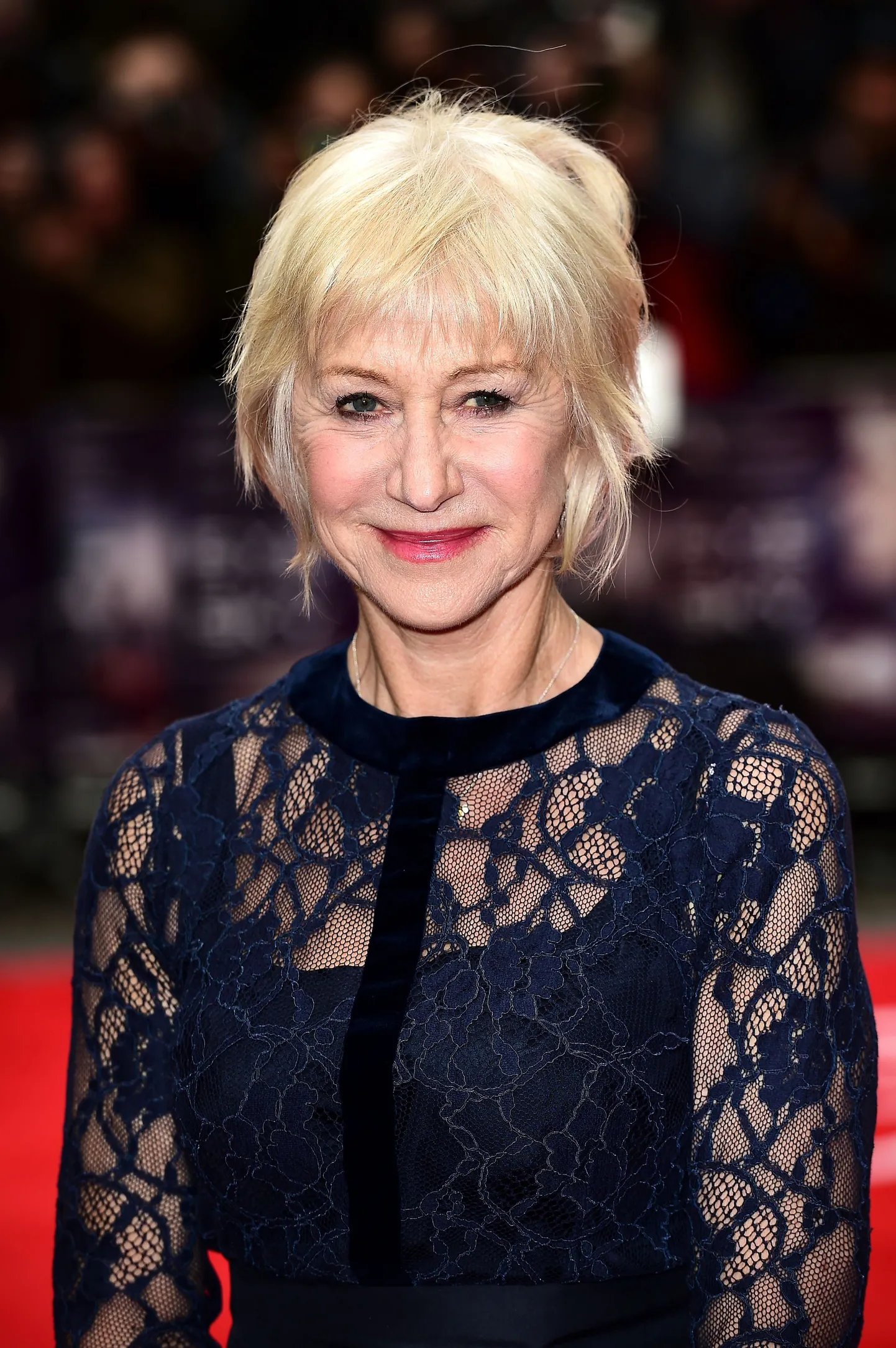 Helen Mirren punasel vaibal