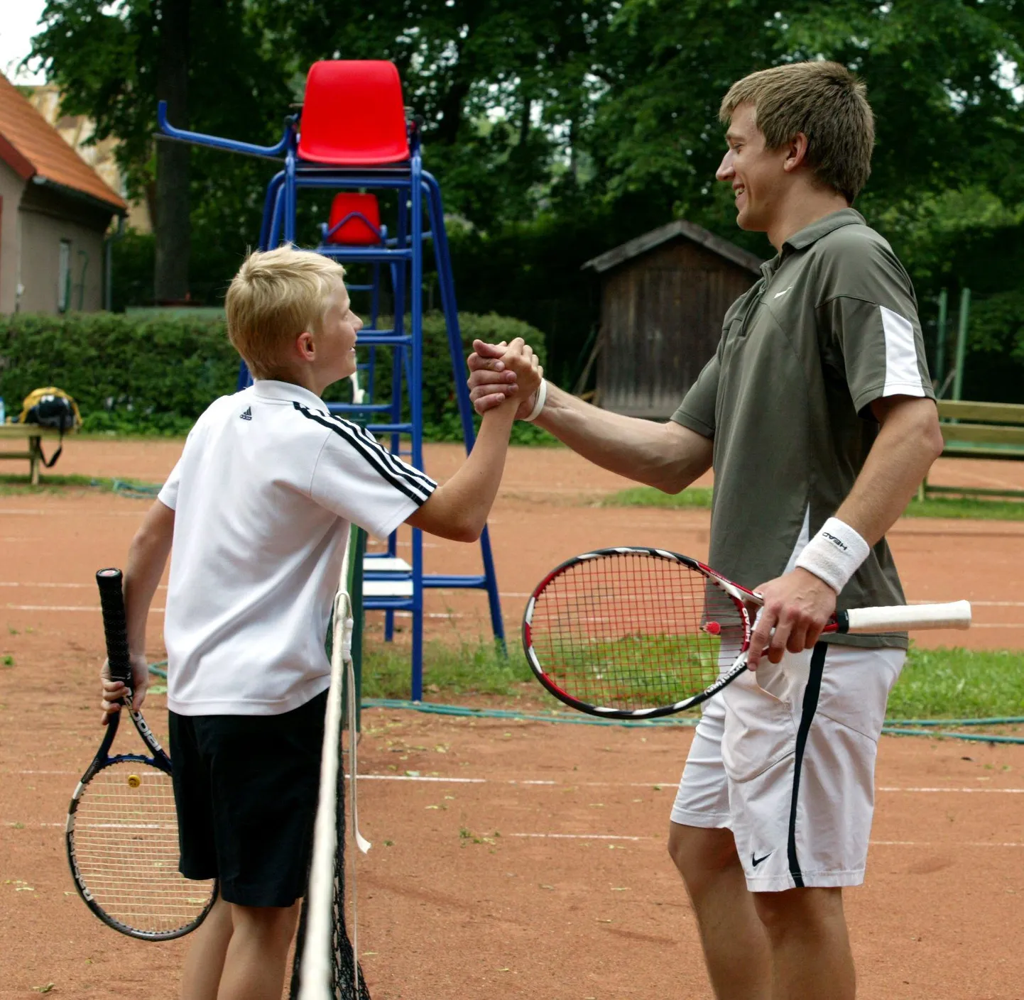 Tennisistid Hendrik Inno (vasakul) ja Siim Tuus tulid Lääne-Virumaa meistriks meespaarismängus.