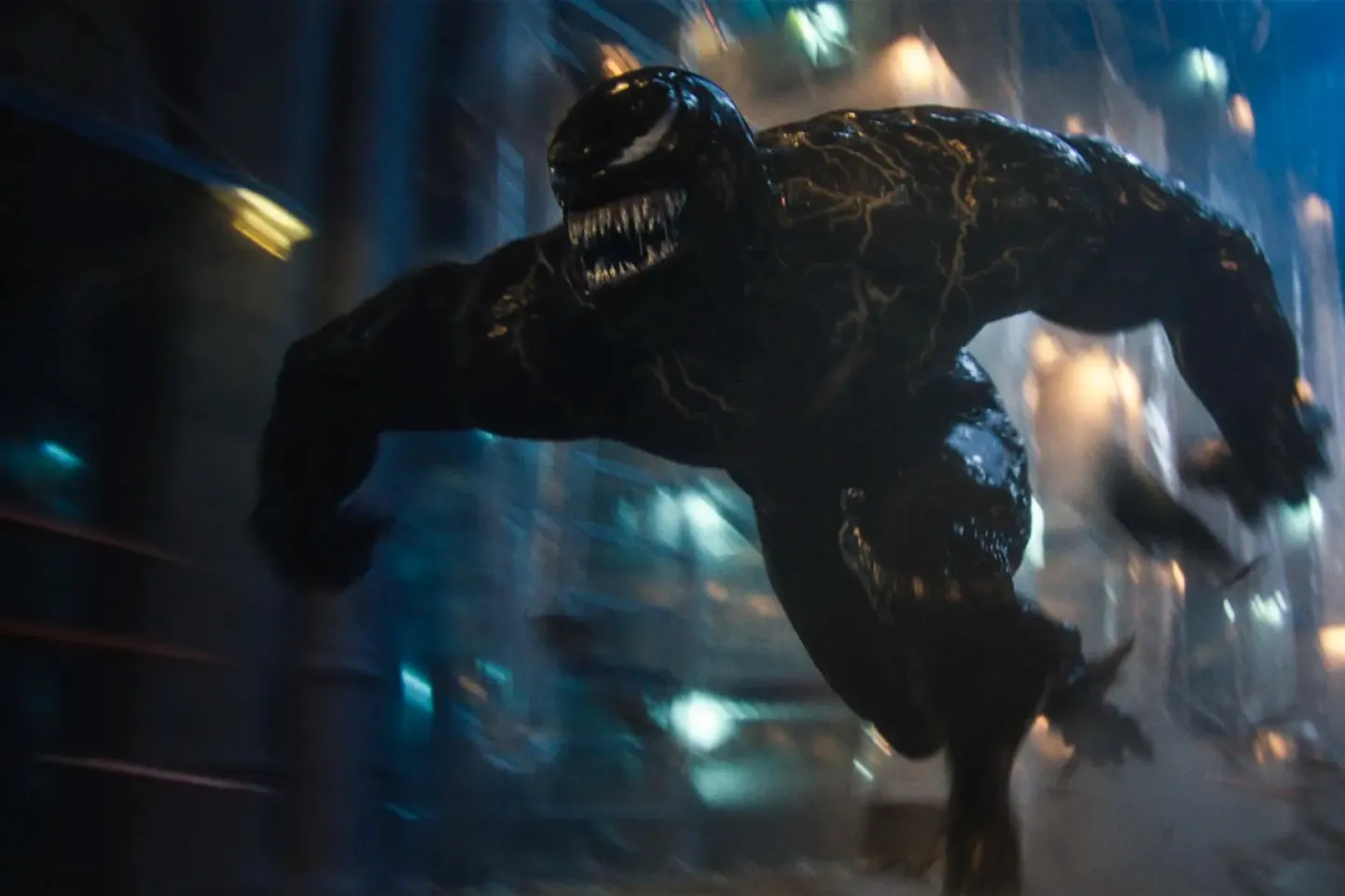 Venom on oma partnerist lahti öelnud ja tormab poodi šokolaadi järele.